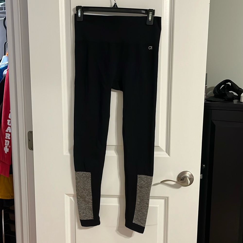 5 for $25.  Gap Fit Black Yoga Pants / Leggings - Size Womans Medium